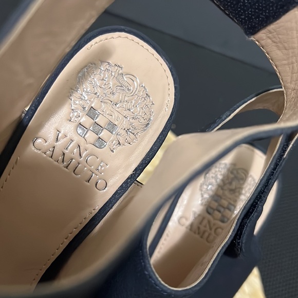 Vince Camuto Chic Minimalist Leather Evisa Sandals Heel - Picture 3 of 12